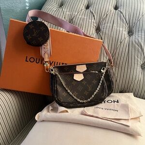 Authentic Louis Vuitton Multi Pochette Accessories cross-body bag.